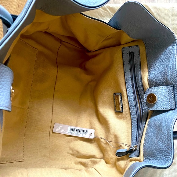 Coccinelle
Leather handbag with wallet
excellent condition
Blue Leather - Picture 7 of 10